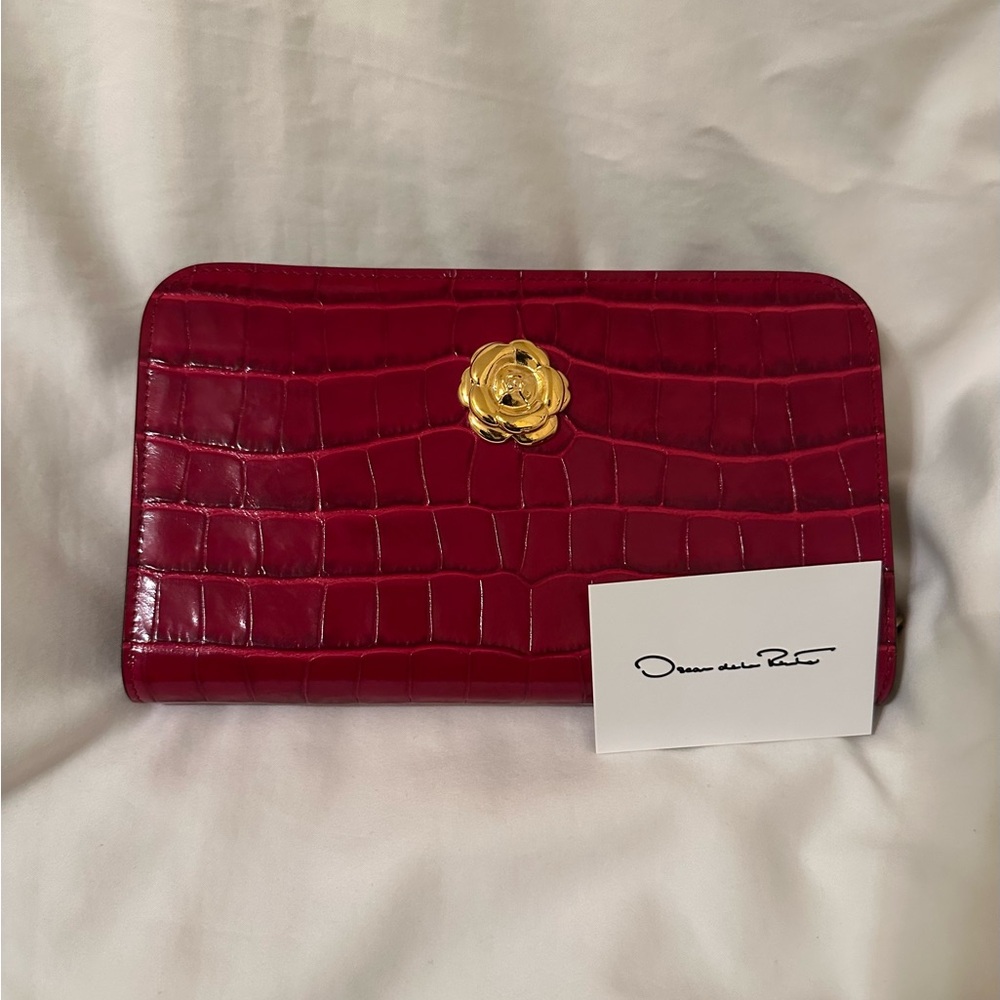 OSCAR de la RENTA Red Croc Embossed Large Travel Wallet Clutch